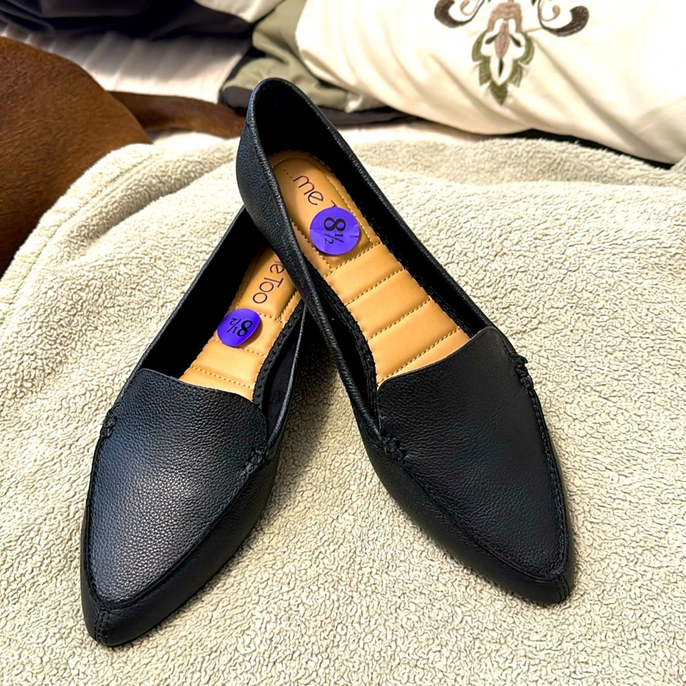 Ladies leather black flats